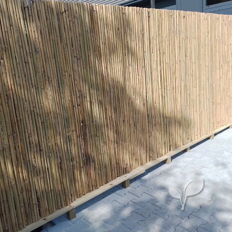 Natuurlijke tuinafscheiding met bamboemat 200 x 180