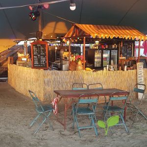 Gepelde rietmat festival aankleding